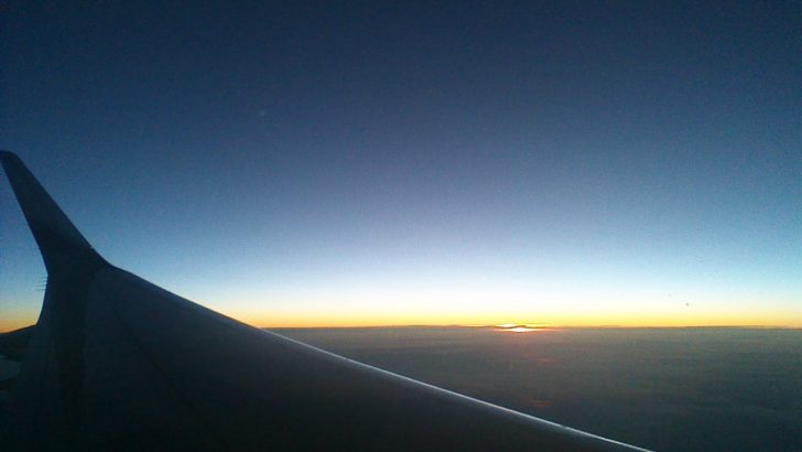飛行機から見た日の出